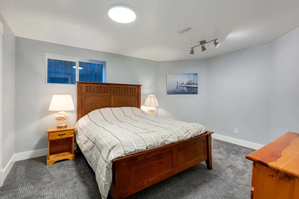 9915 Patton Road SW Calgary AB T2V 5G1