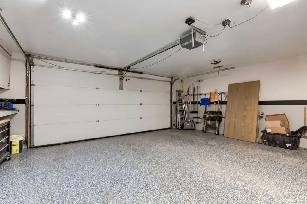 9915 Patton Road SW Calgary AB T2V 5G1