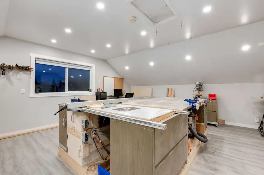 9915 Patton Road SW Calgary AB T2V 5G1