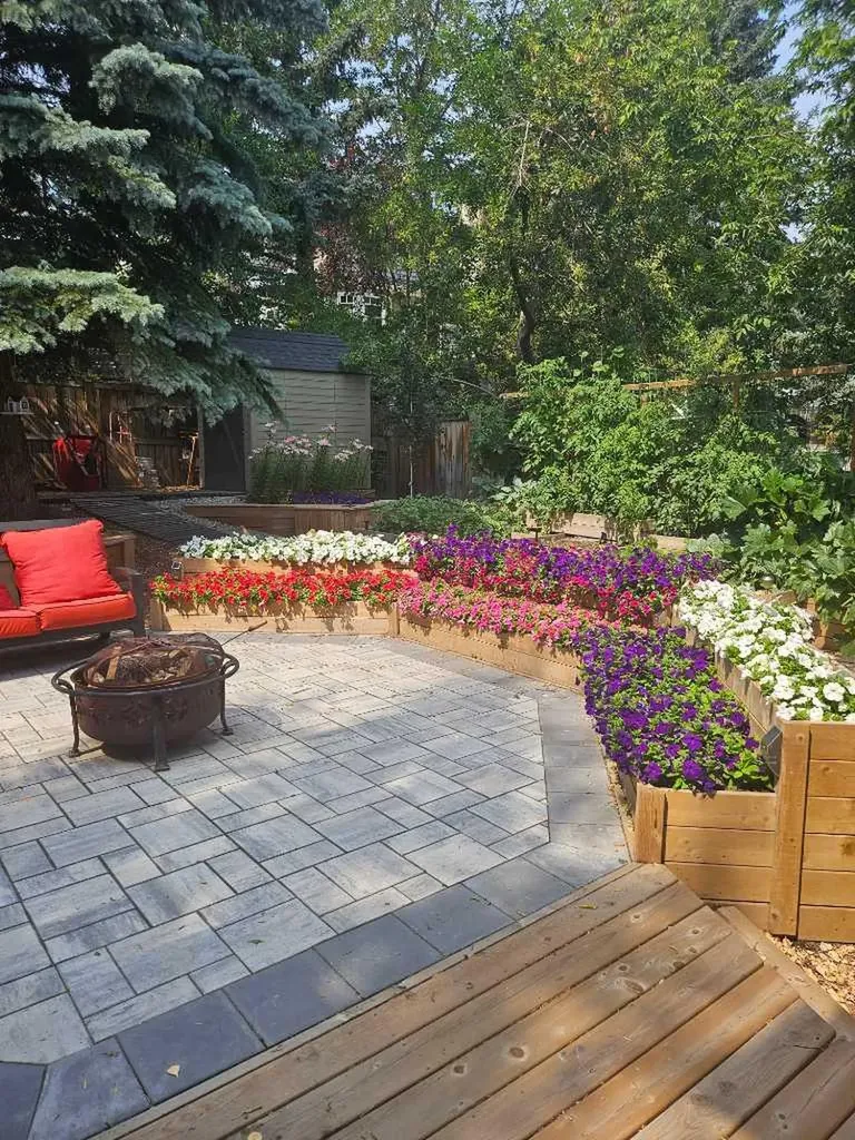 9915 Patton Road SW Calgary AB T2V 5G1