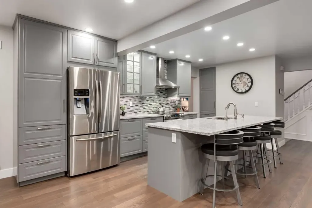 9915 Patton Road SW Calgary AB T2V 5G1