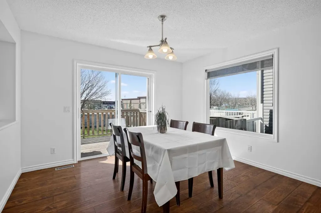 268 Westmount Crescent Okotoks AB T1S2J1
