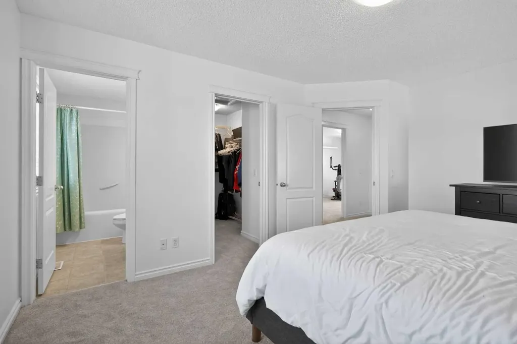 268 Westmount Crescent Okotoks AB T1S2J1