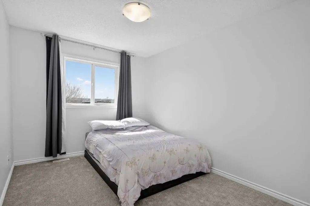 268 Westmount Crescent Okotoks AB T1S2J1