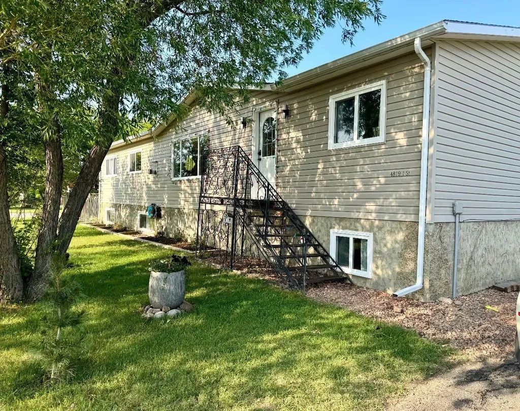 4819 1 Street Donnelly AB T0H 1G0
