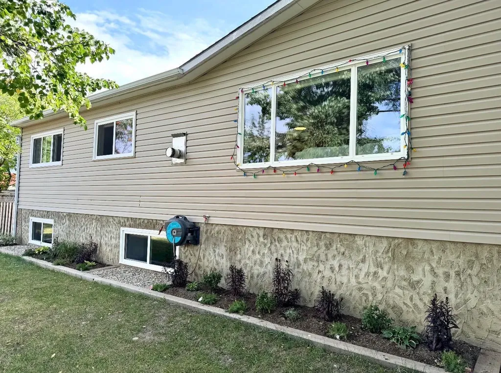 4819 1 Street Donnelly AB T0H 1G0