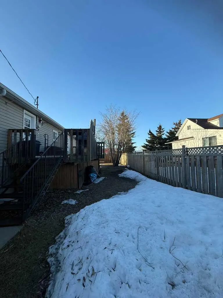 4819 1 Street Donnelly AB T0H 1G0