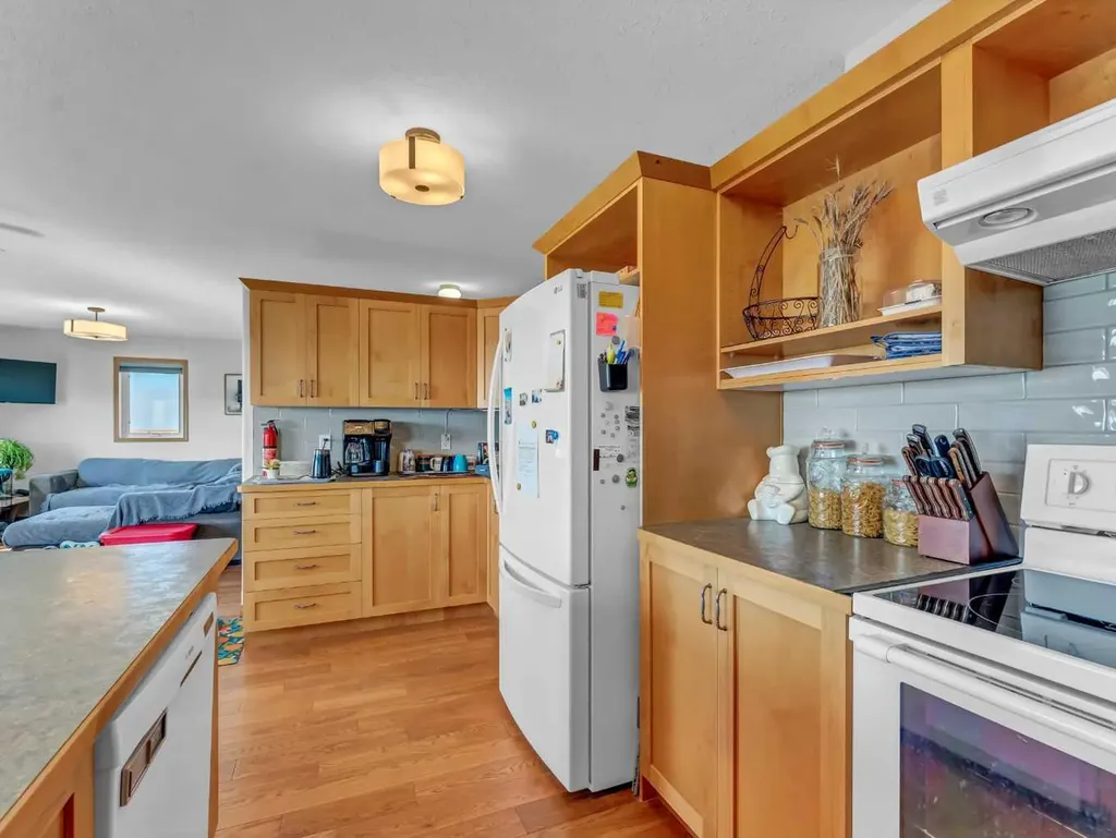 16021 Range Road 23 Schuler AB T1A7G7