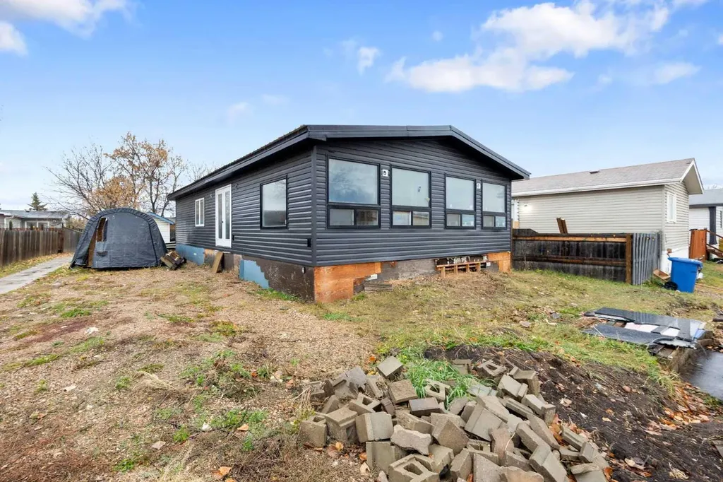 232 Greenwich Lane Fort Mcmurray AB T9H 3Z3