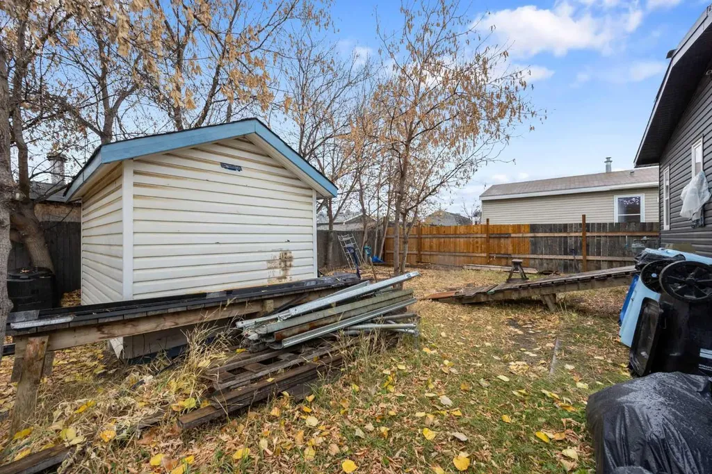 232 Greenwich Lane Fort Mcmurray AB T9H 3Z3