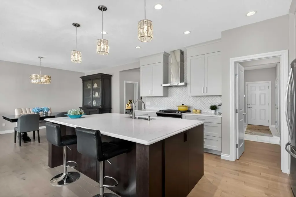 73 Rockyvale Green NW Calgary AB T3G 0G4