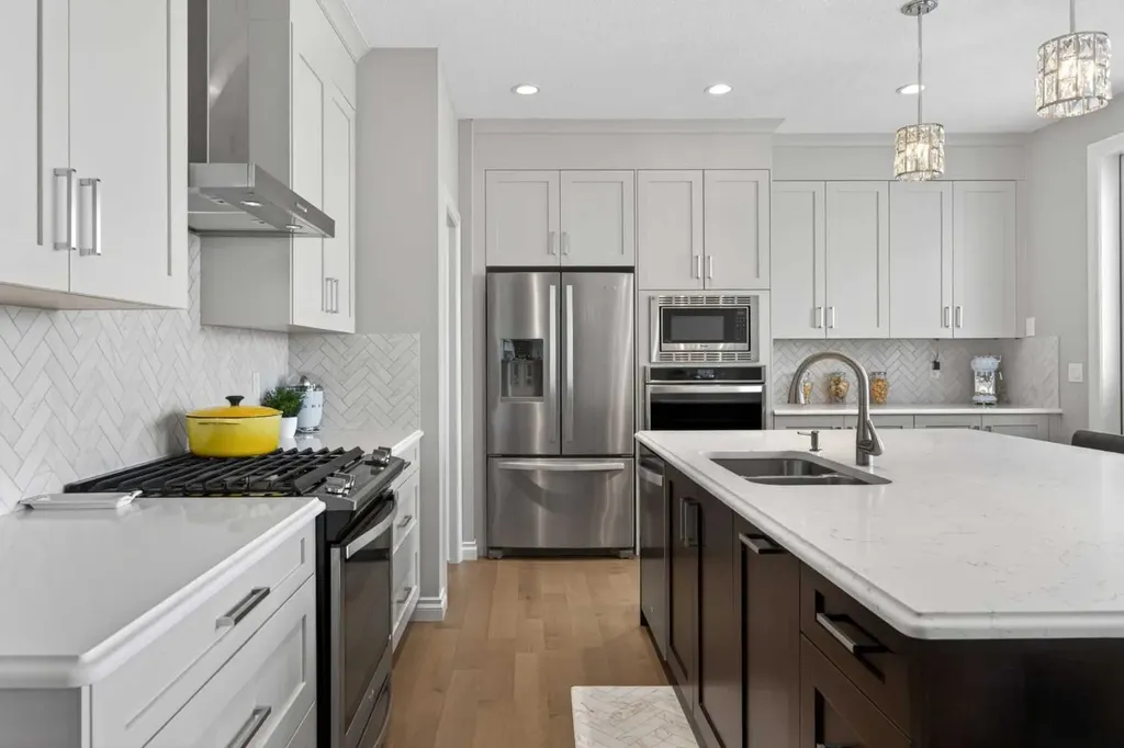 73 Rockyvale Green NW Calgary AB T3G 0G4