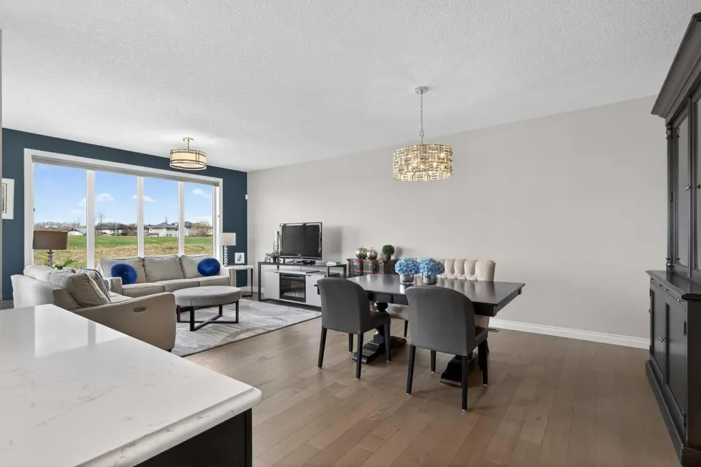 73 Rockyvale Green NW Calgary AB T3G 0G4