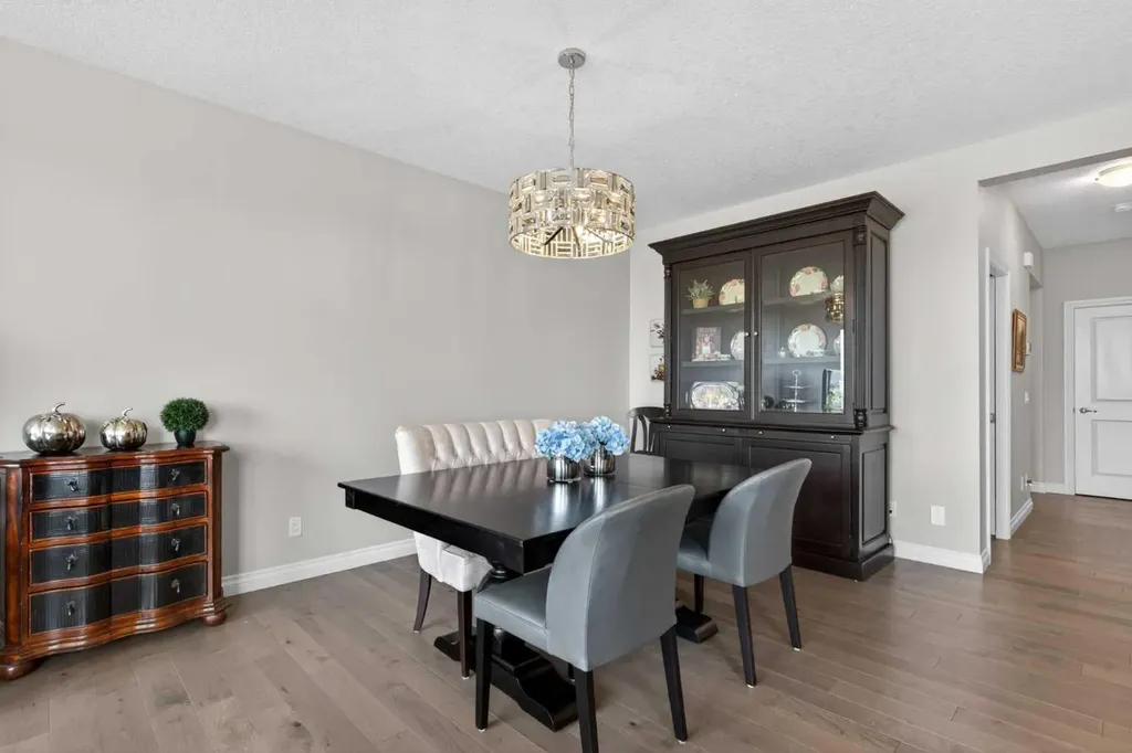 73 Rockyvale Green NW Calgary AB T3G 0G4