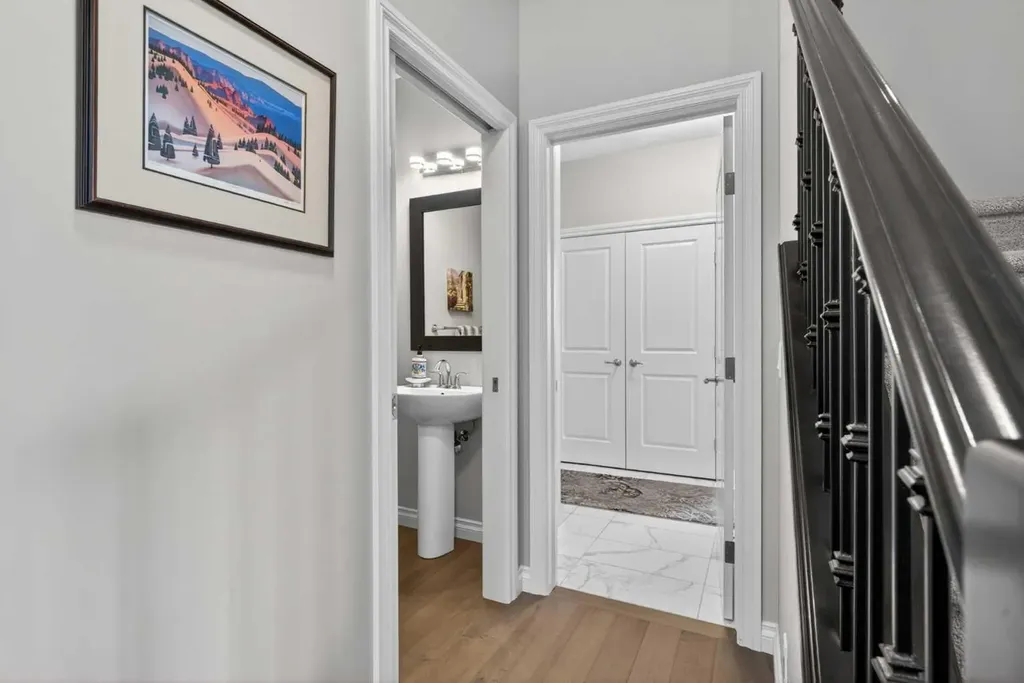 73 Rockyvale Green NW Calgary AB T3G 0G4