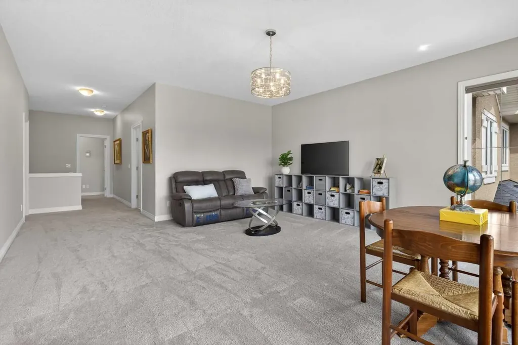 73 Rockyvale Green NW Calgary AB T3G 0G4