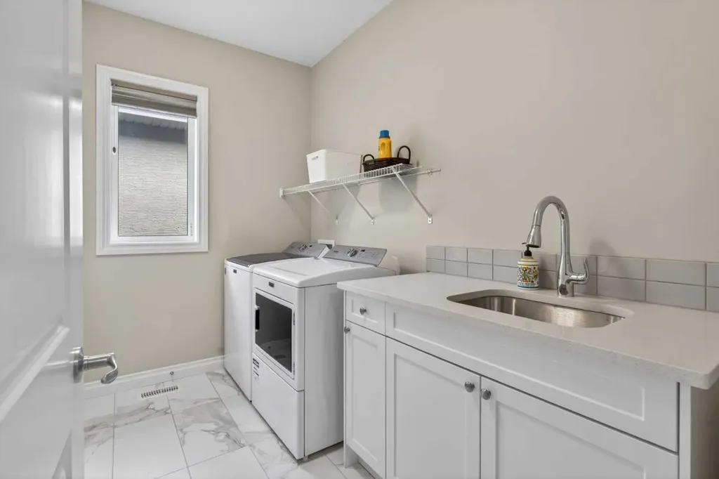 73 Rockyvale Green NW Calgary AB T3G 0G4
