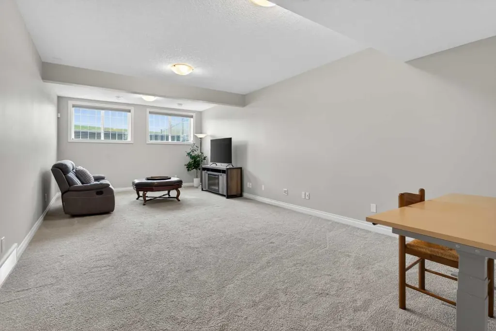 73 Rockyvale Green NW Calgary AB T3G 0G4