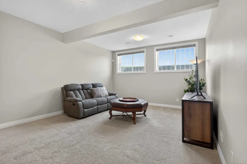 73 Rockyvale Green NW Calgary AB T3G 0G4