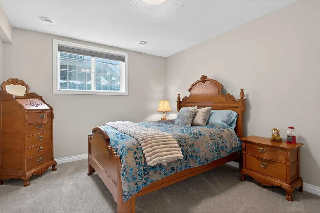 73 Rockyvale Green NW Calgary AB T3G 0G4