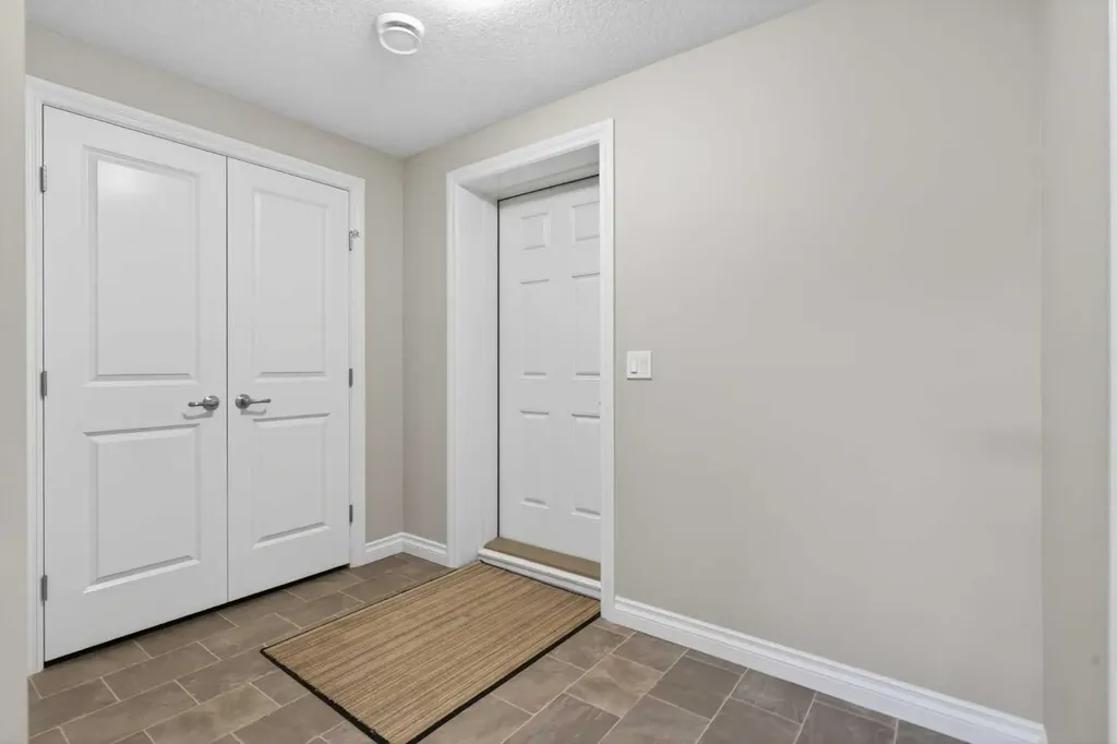 73 Rockyvale Green NW Calgary AB T3G 0G4