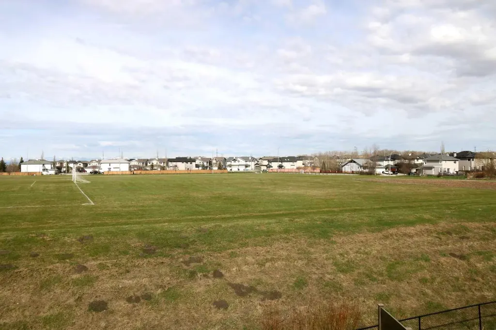 73 Rockyvale Green NW Calgary AB T3G 0G4