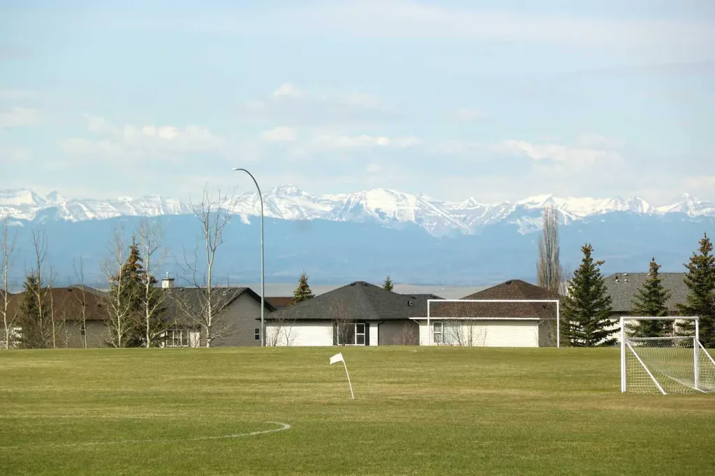 73 Rockyvale Green NW Calgary AB T3G 0G4