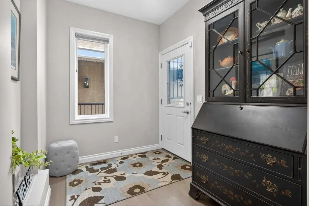 73 Rockyvale Green NW Calgary AB T3G 0G4
