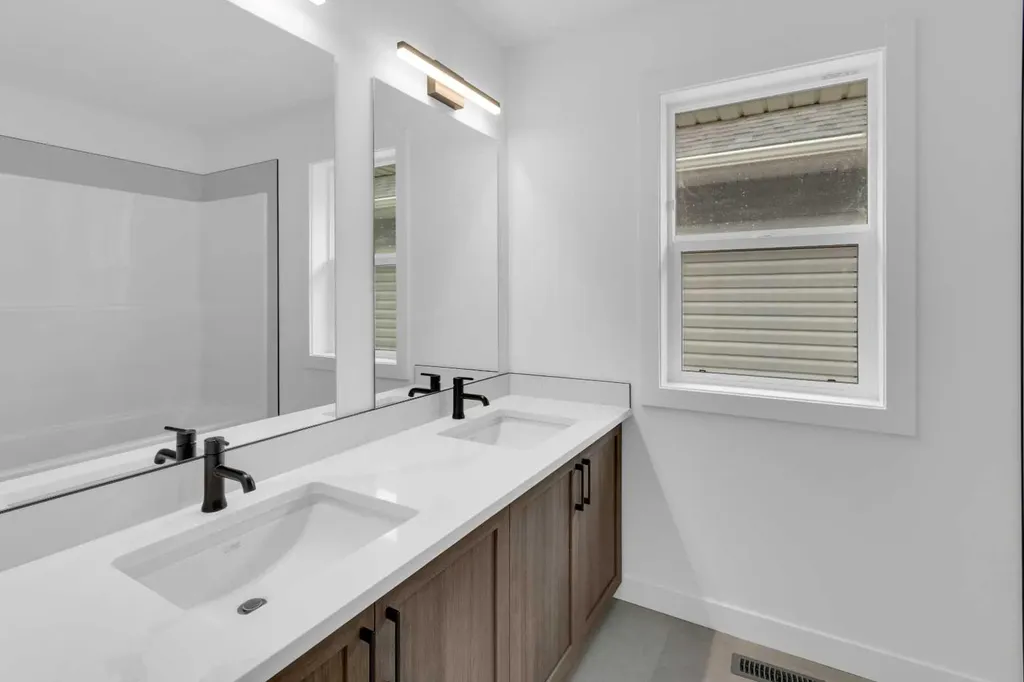 1493 South Point Villas SW Airdrie AB T4B 5P2