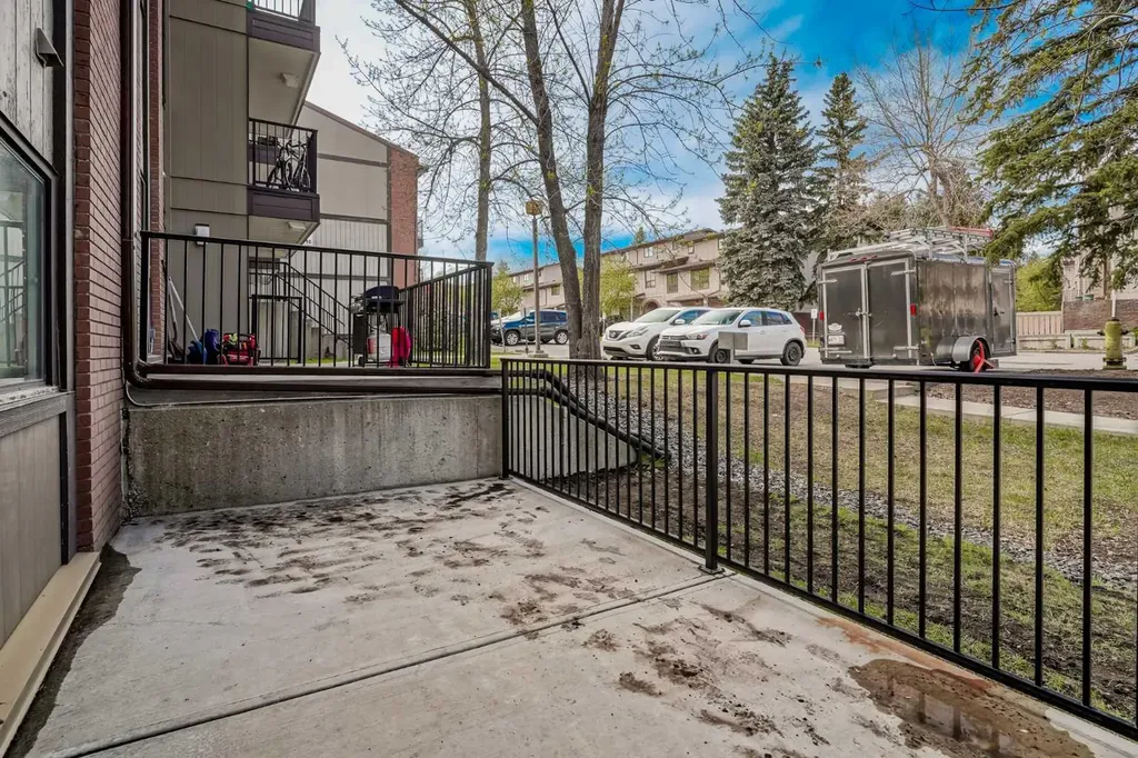 13045 6 Street SW Calgary AB T2W 5H1