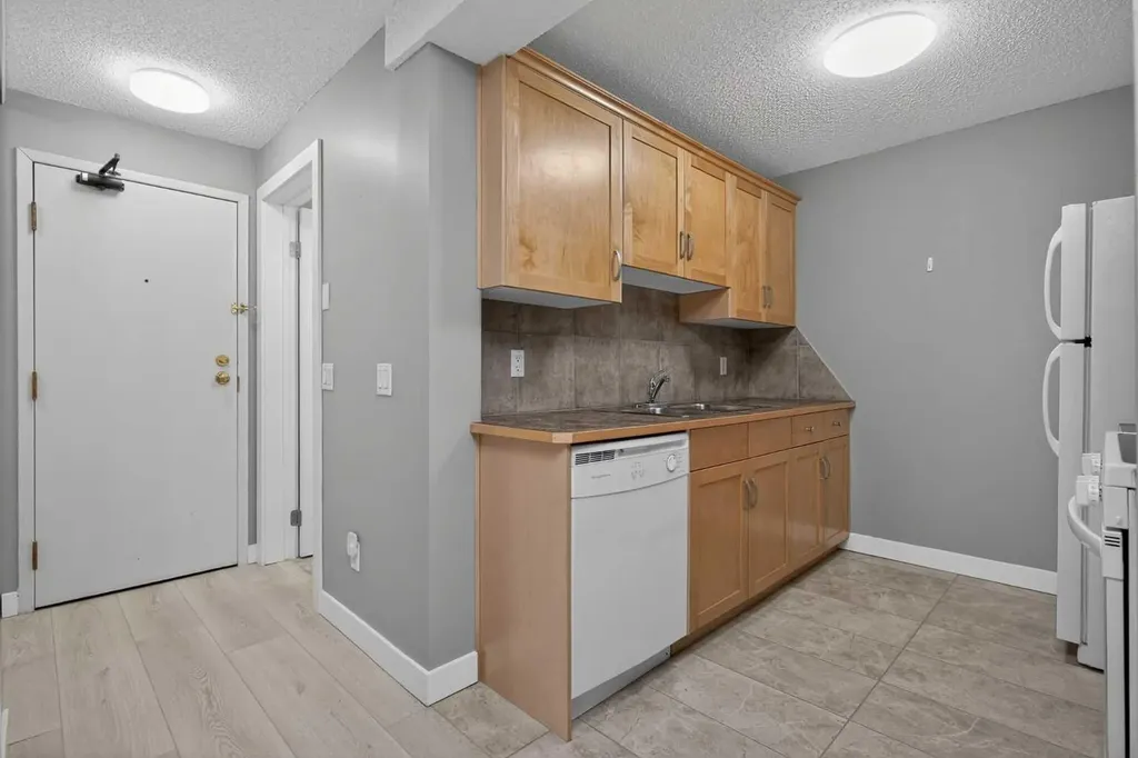 13045 6 Street SW Calgary AB T2W 5H1