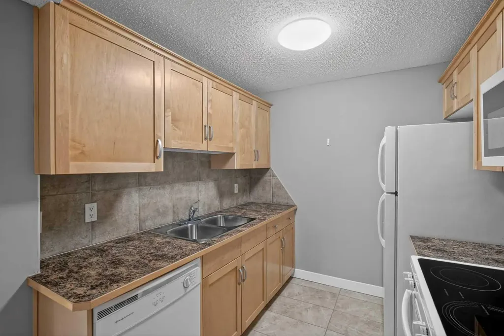 13045 6 Street SW Calgary AB T2W 5H1