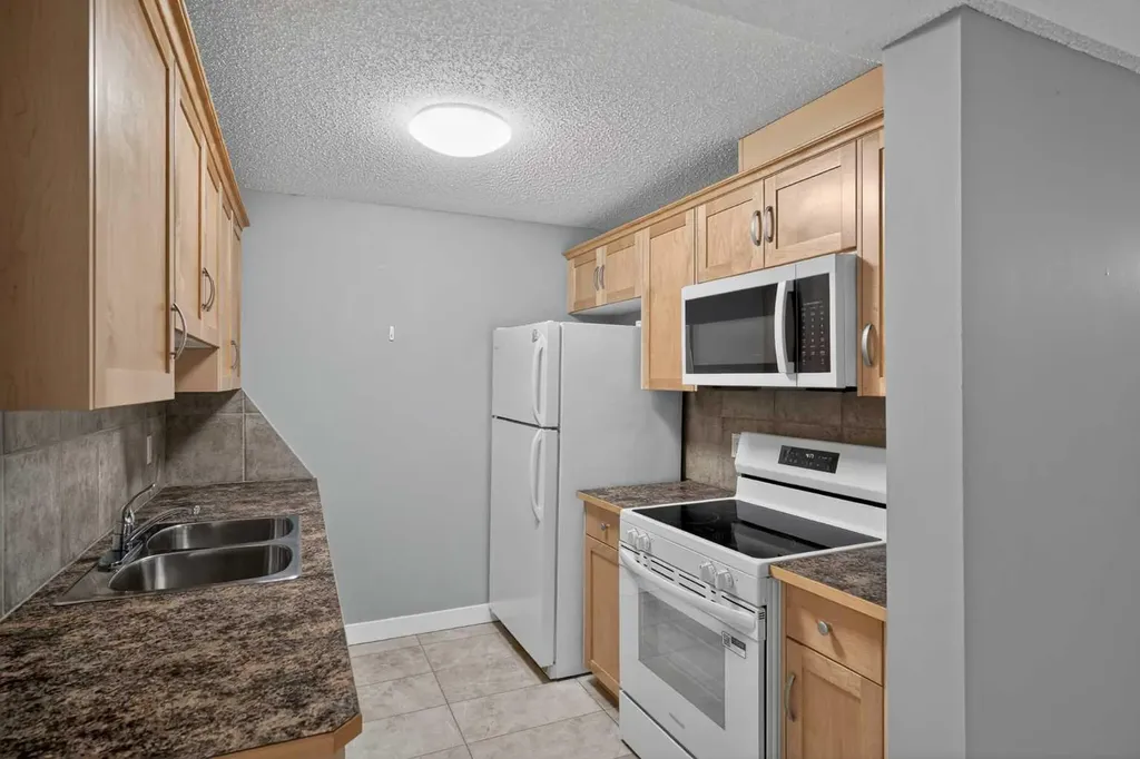 13045 6 Street SW Calgary AB T2W 5H1