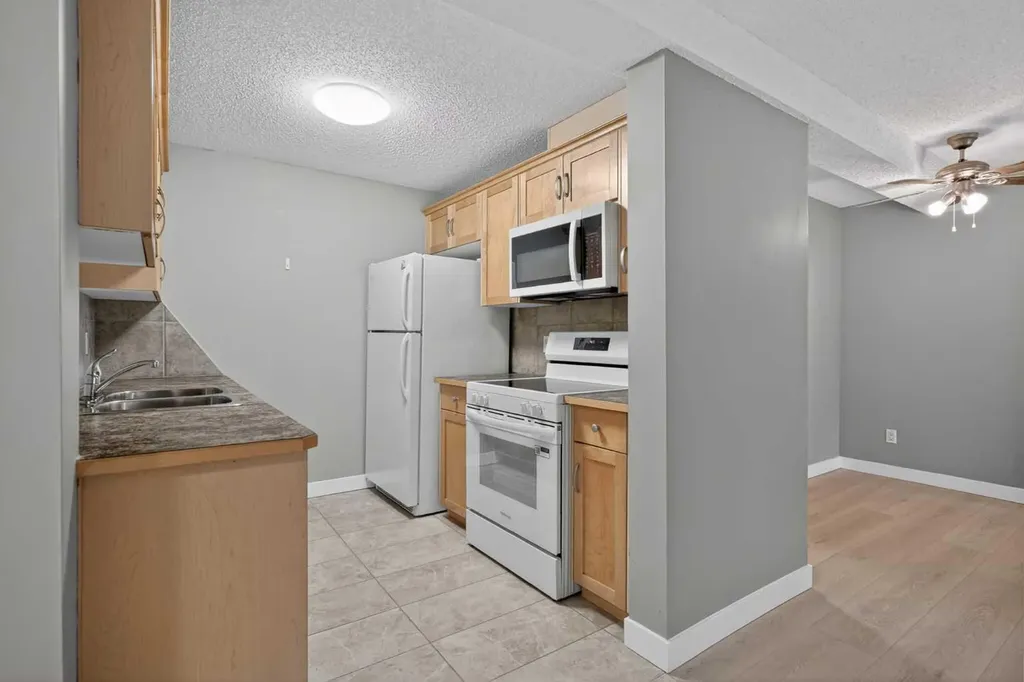 13045 6 Street SW Calgary AB T2W 5H1