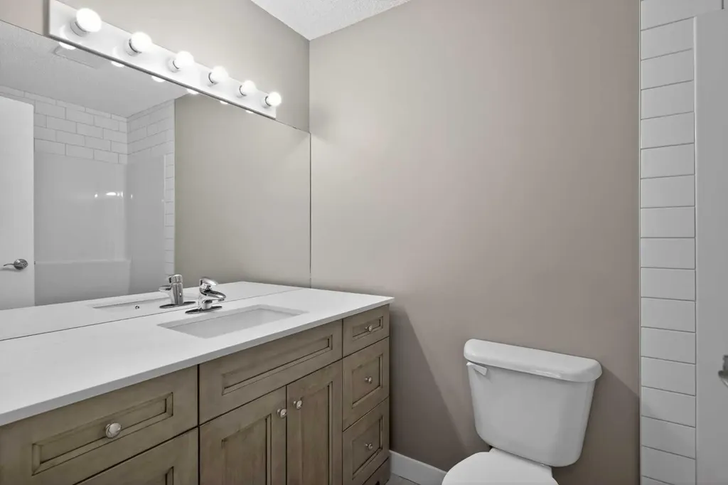 13045 6 Street SW Calgary AB T2W 5H1