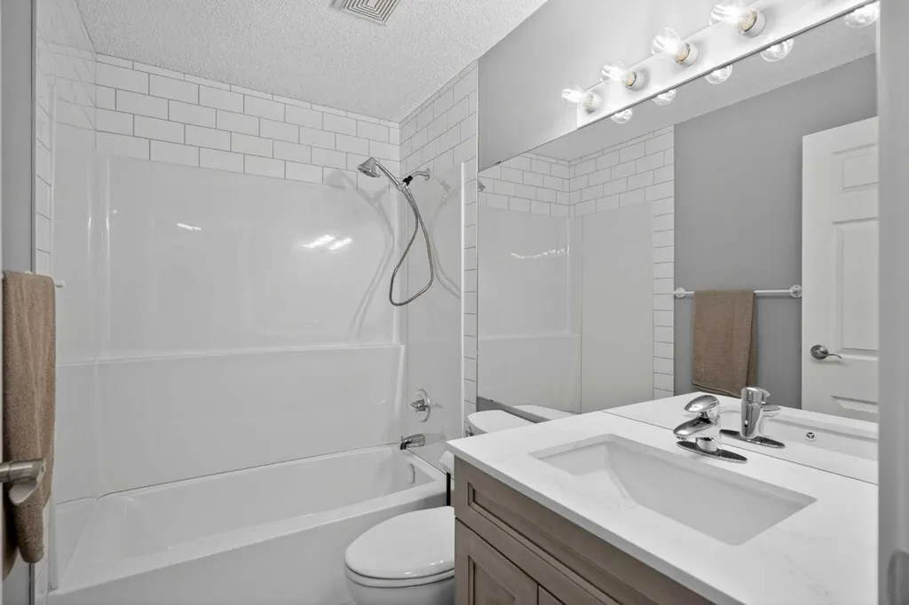 13045 6 Street SW Calgary AB T2W 5H1