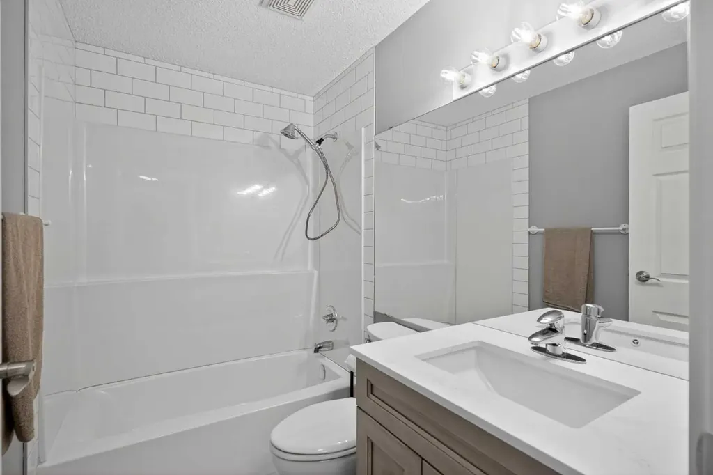 13045 6 Street SW Calgary AB T2W 5H1