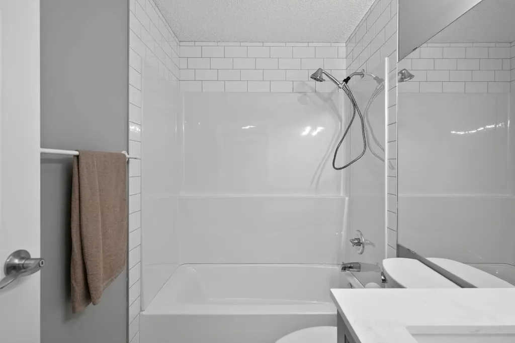 13045 6 Street SW Calgary AB T2W 5H1