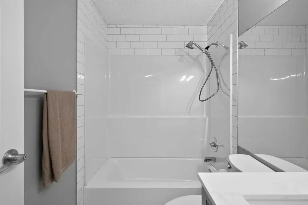 13045 6 Street SW Calgary AB T2W 5H1