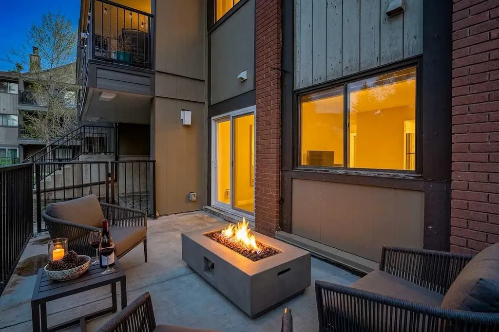 13045 6 Street SW Calgary AB T2W 5H1