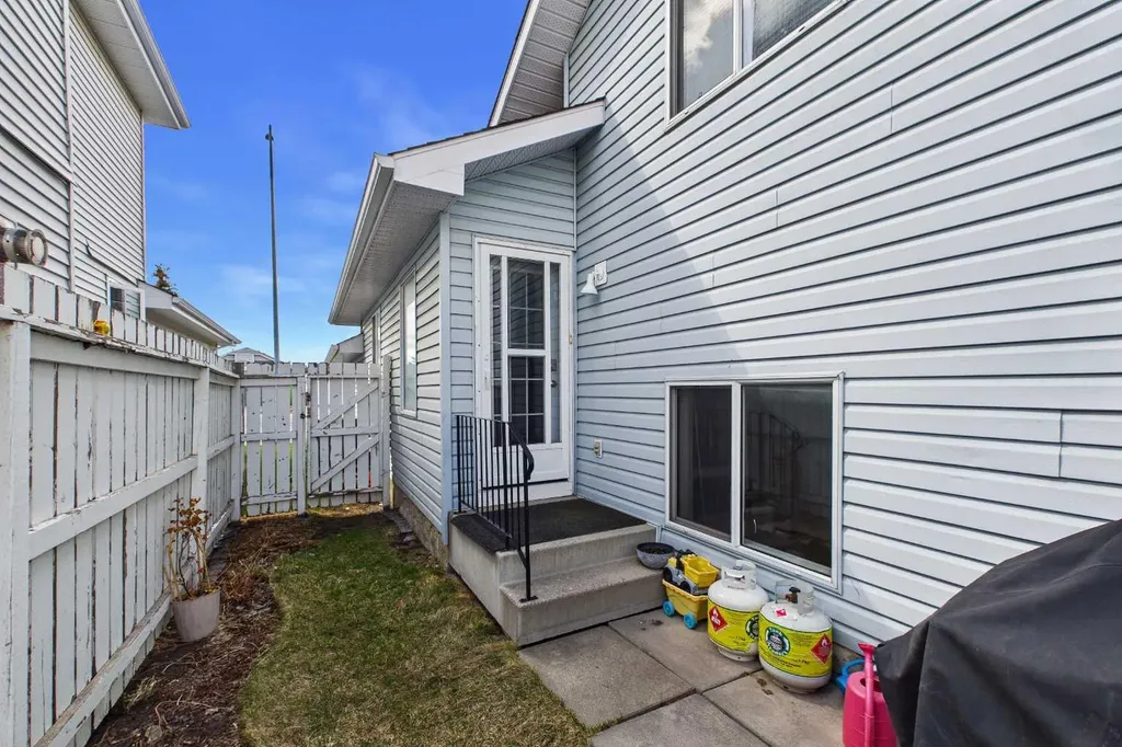 14 Citadel Drive NW Calgary AB T3G 3X7