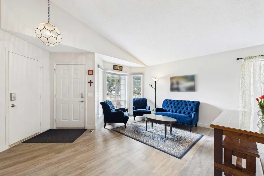 14 Citadel Drive NW Calgary AB T3G 3X7