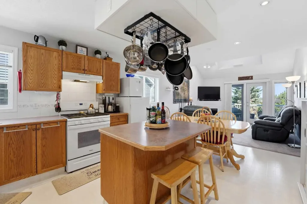 5220 50a Avenue Sylvan Lake AB T4S 1E5