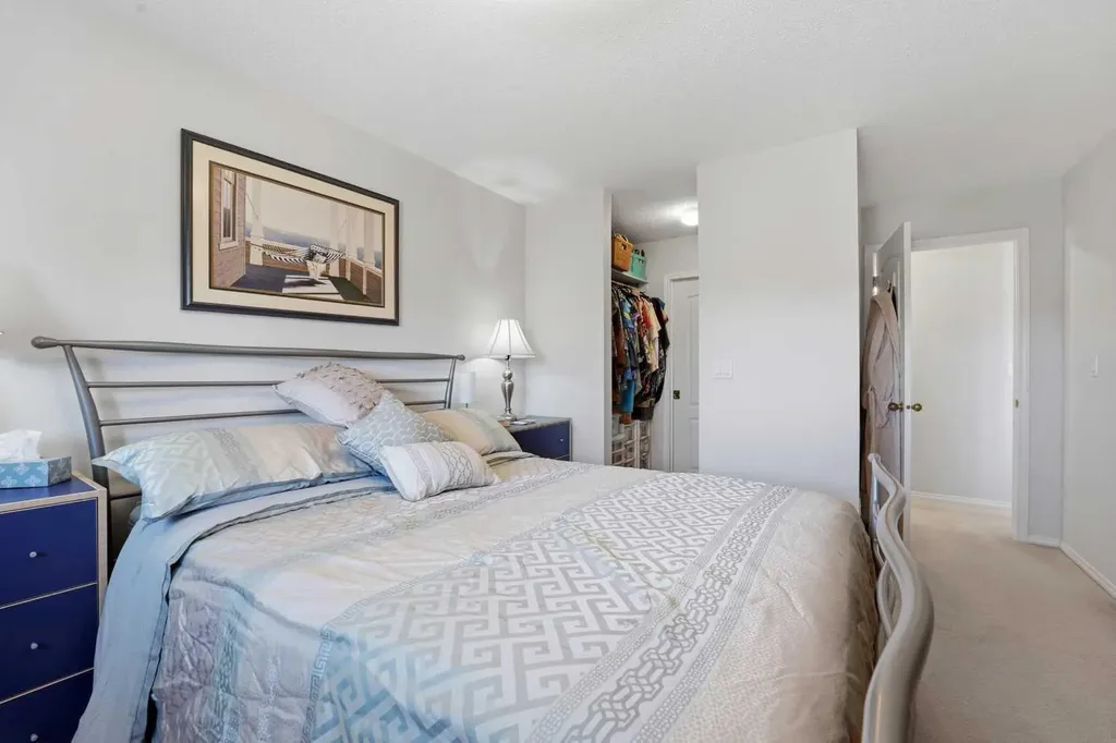 5220 50a Avenue Sylvan Lake AB T4S 1E5