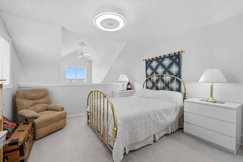 5220 50a Avenue Sylvan Lake AB T4S 1E5
