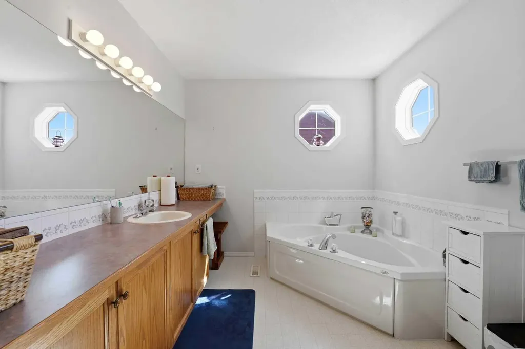 5220 50a Avenue Sylvan Lake AB T4S 1E5