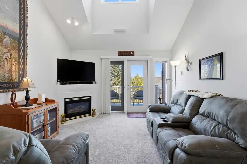 5220 50a Avenue Sylvan Lake AB T4S 1E5