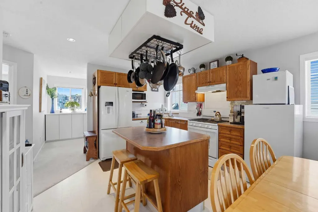 5220 50a Avenue Sylvan Lake AB T4S 1E5