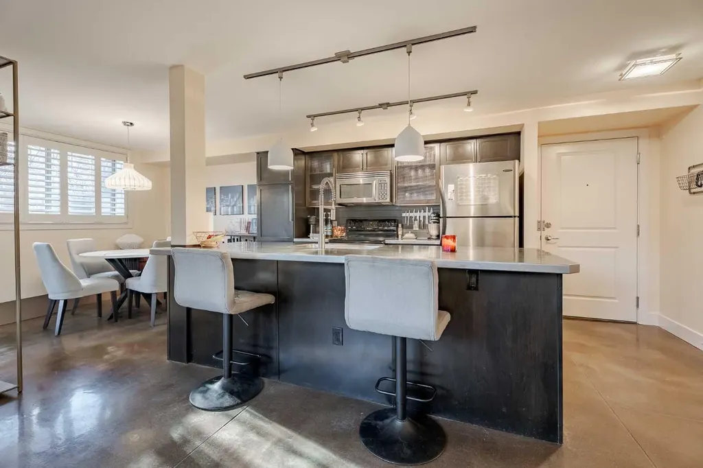 3704 15a Street SW Calgary AB T2T4C3