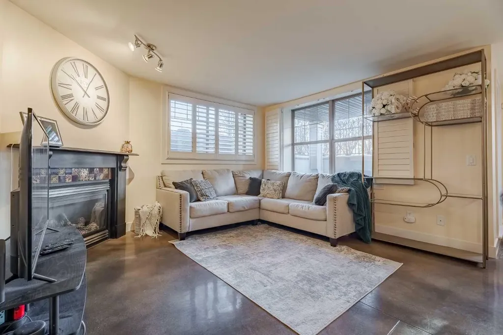3704 15a Street SW Calgary AB T2T4C3